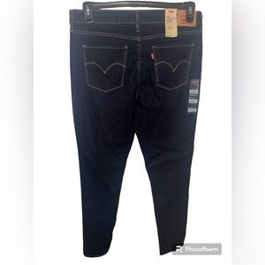 NWT Levi’s Women’s 720 Highrise Super Skinny Jeans Size 32